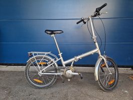 Praktisches Klappfahrrad für Camping oder zum Pendeln