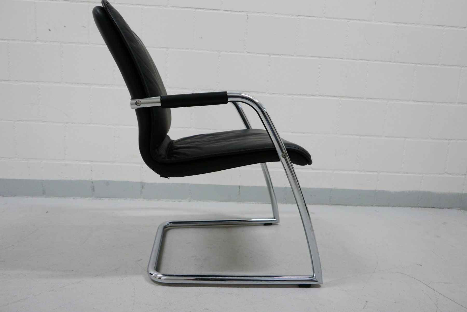 Vitra Sedie: Vitra Freischwinger Stühle blau HE002 – Usato da Aesch BL venduto da Zeitstuecke 3