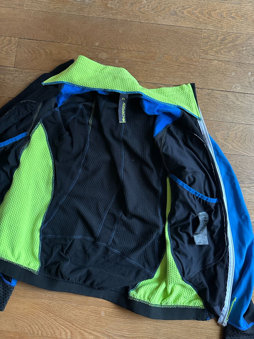 Vestes: Crazy Idea Trainingsjacke – D'occasion à Luzern par Johannas-flohmarkt 2