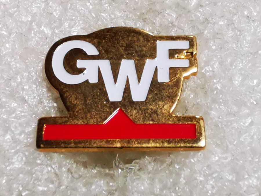 Plaketten & Abzeichen: Ansteckpin 91: Gwf – Gebraucht aus Oppligen von Pin-Fall-Shop