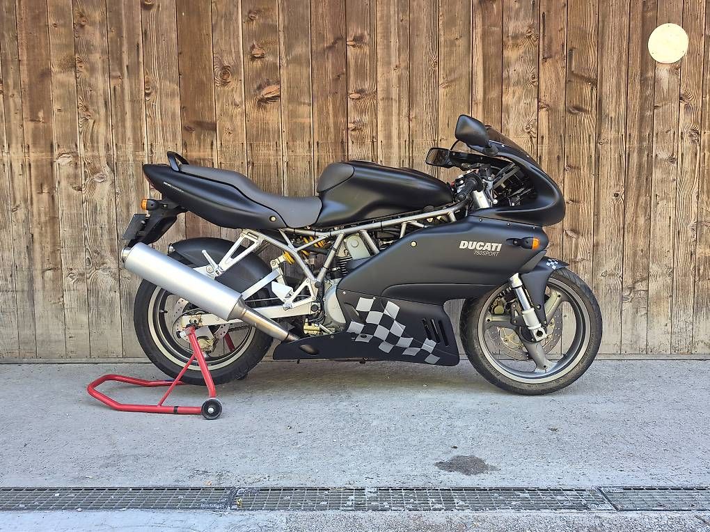 Ducati Route: Ducati SS750 i.e. Dark nur 4615km – D'occasion à Dättlikon par man_ct9m
