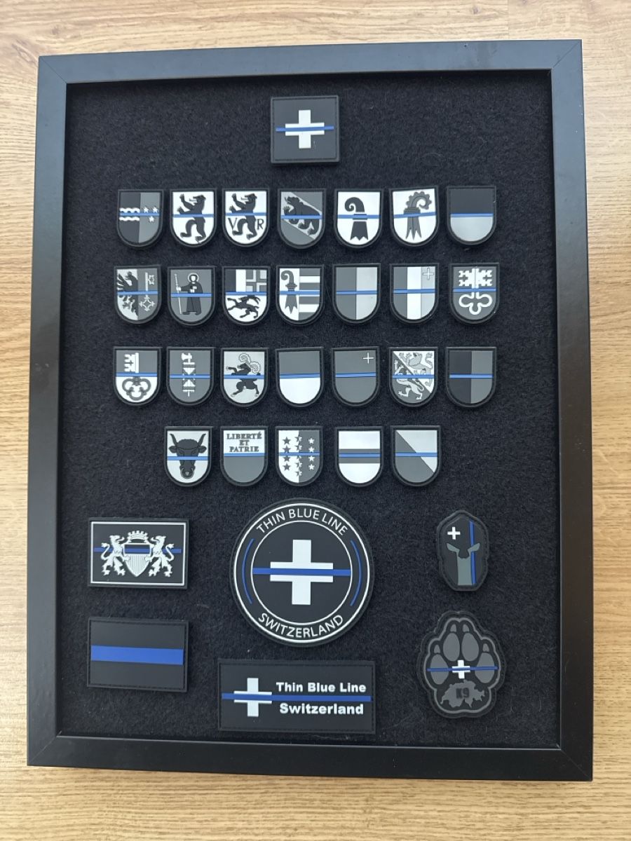 Swiss Placchette & Badge: Cadre Patchs  Suisse Thin Blue Line Police – Nuovo (secondo la descrizione) da Donatyre venduto da Allan_1580