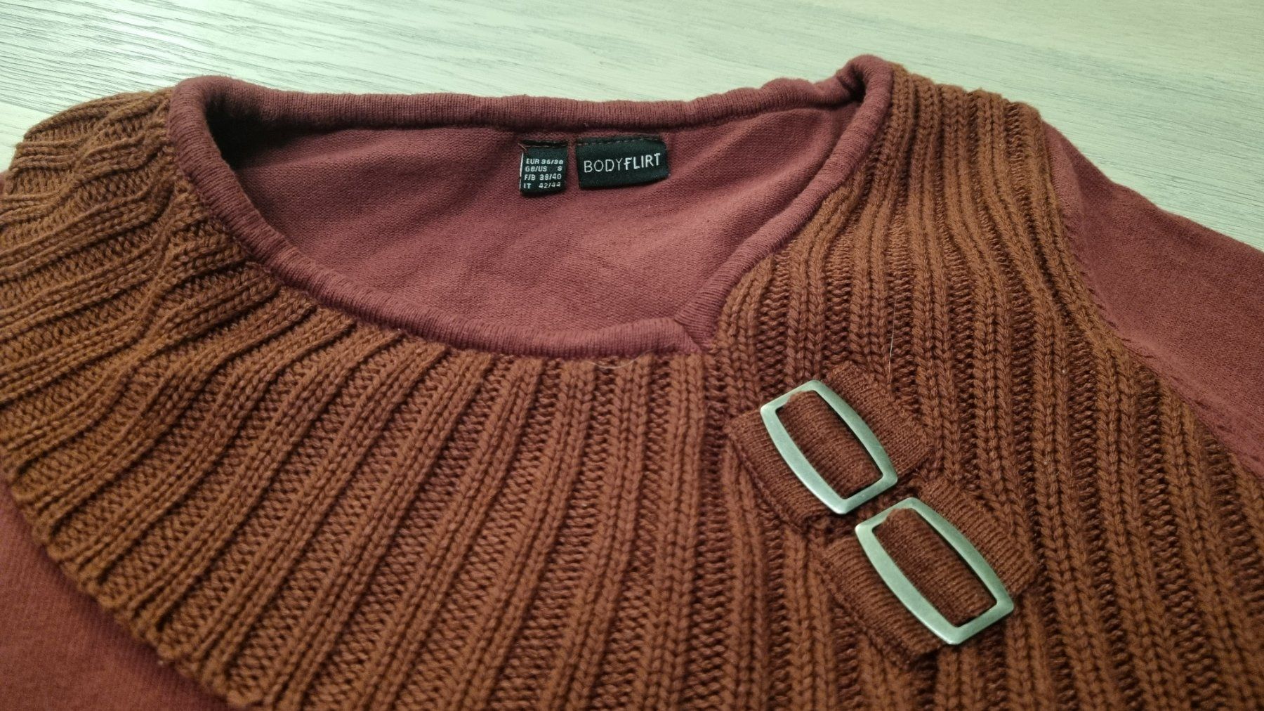 Maglioni & Felpe: Strick-/Pullover mit Blickfang am Kragen - Gr. S – Usato da Neftenbach venduto da DanielaS01020304 2