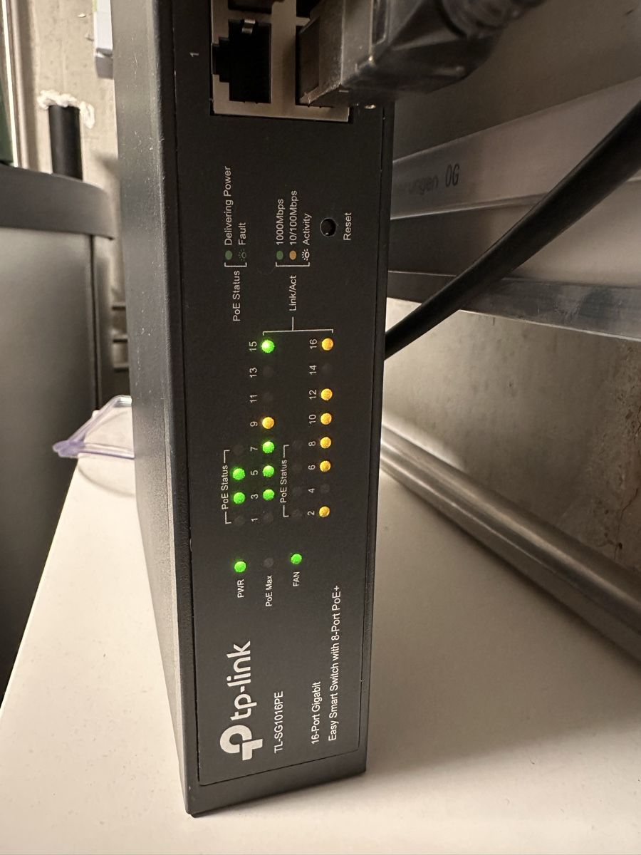 TP-Link Modem & Router: TP-Link Tl-Sg1016pe Netzwerkswitch – Usato da Wangen an der Aare venduto da buqa7 1