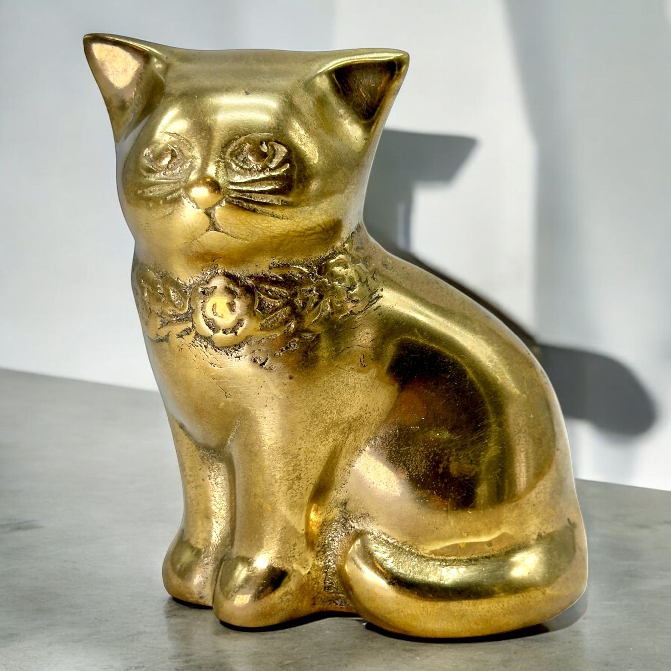 Sculture & Statue: Sculpture de chat en laiton doré – Usato da Morges venduto da MeeBee