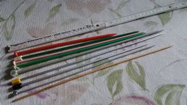 9 vereinzelte Stricknadeln diverse Durchmesser guter Zustand