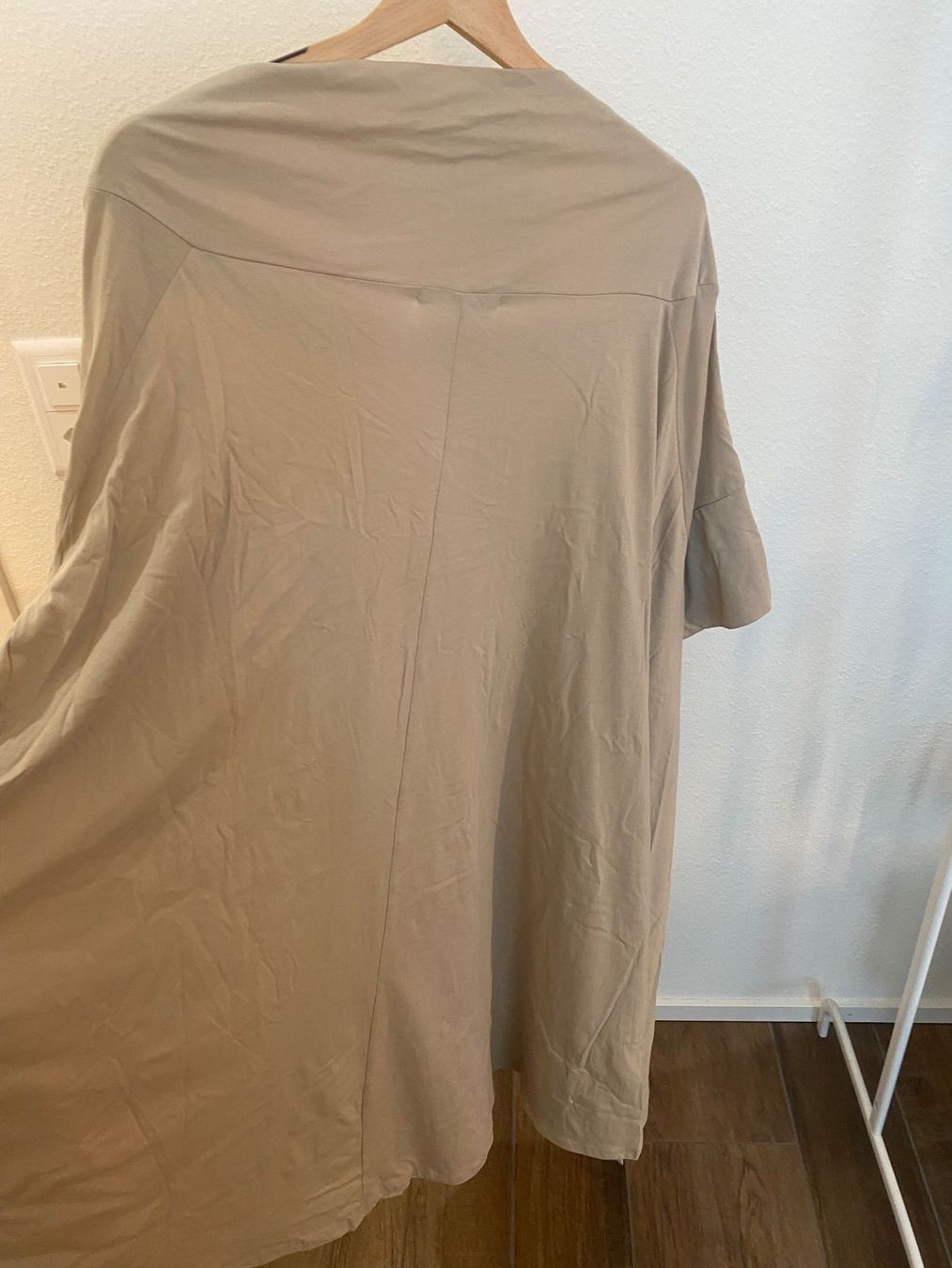 Rundholz Robes: Rundholz Kleid hellbeige weitfallend Gr. L oversized – Neuf (Voir description) à Arlesheim par san_w9vr 4