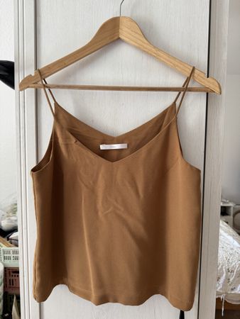 Nosbyn v-neck camisole top