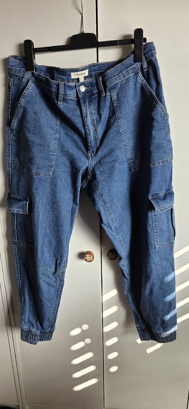 Jeans: Jean cargo élastique à la cheville – Nuovo (secondo la descrizione) da Le Noirmont venduto da lilou018