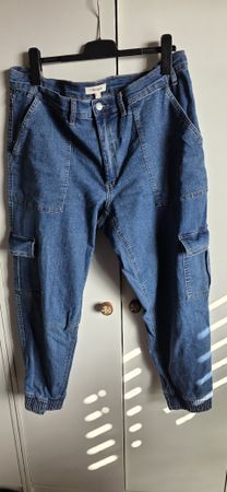 Jean cargo élastique à la cheville