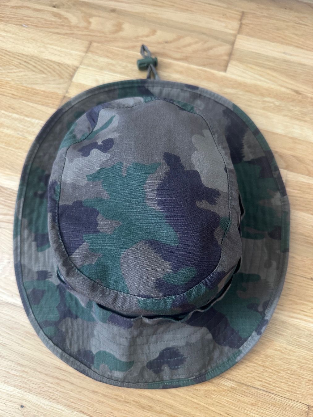 Schweizer Armee Copricapi, berretti & cappellini: Chapeau Bob camouflage armée Suisse – Nuovo (secondo la descrizione) da Clarens venduto da Riviera_Friperie 2