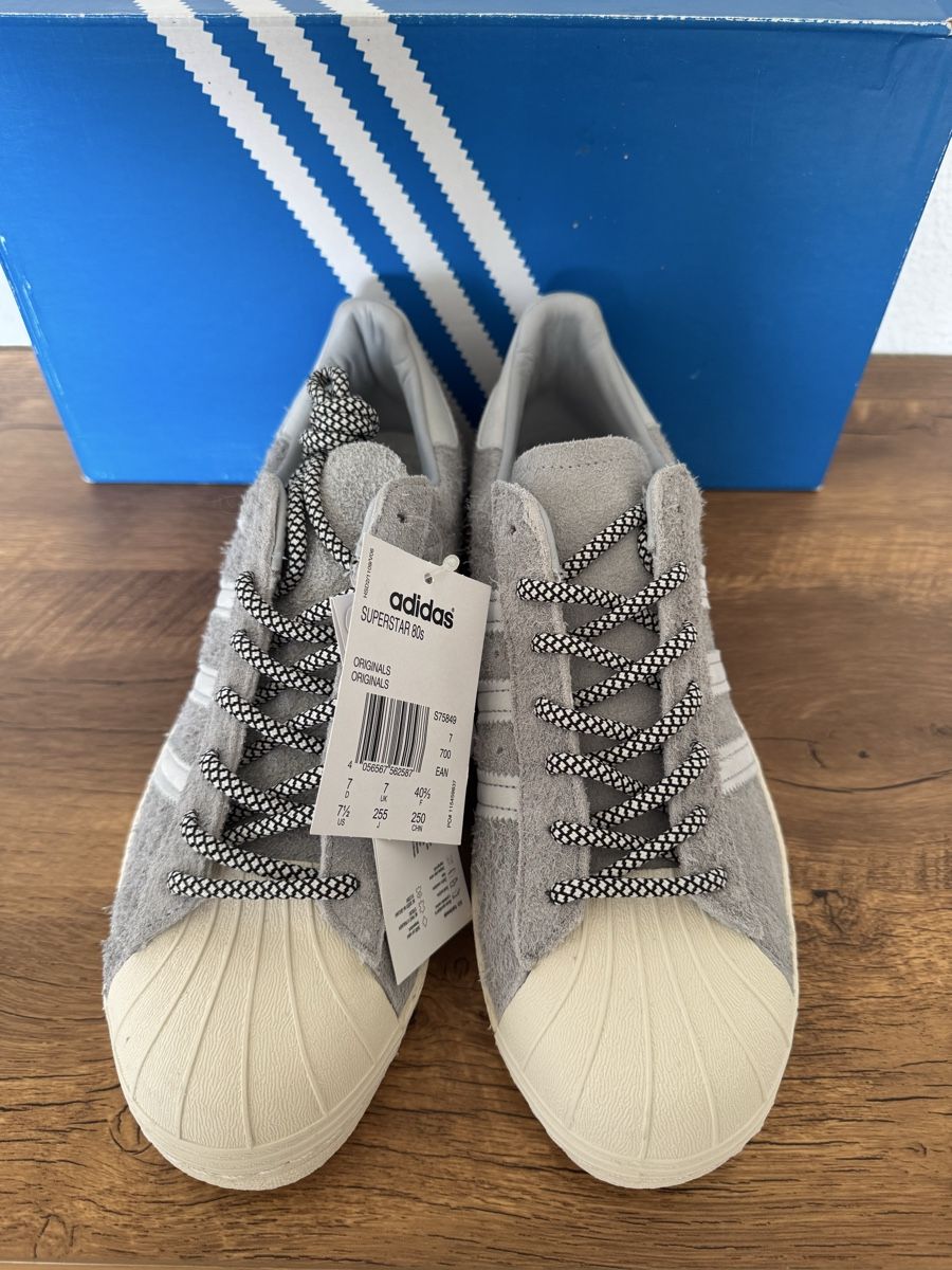 Adidas Scarpe da donna: Baskets Adidas Superstar grises, taille 40 2/3 – Nuovo e nell'imballaggio originale da Brügg BE venduto da Goob