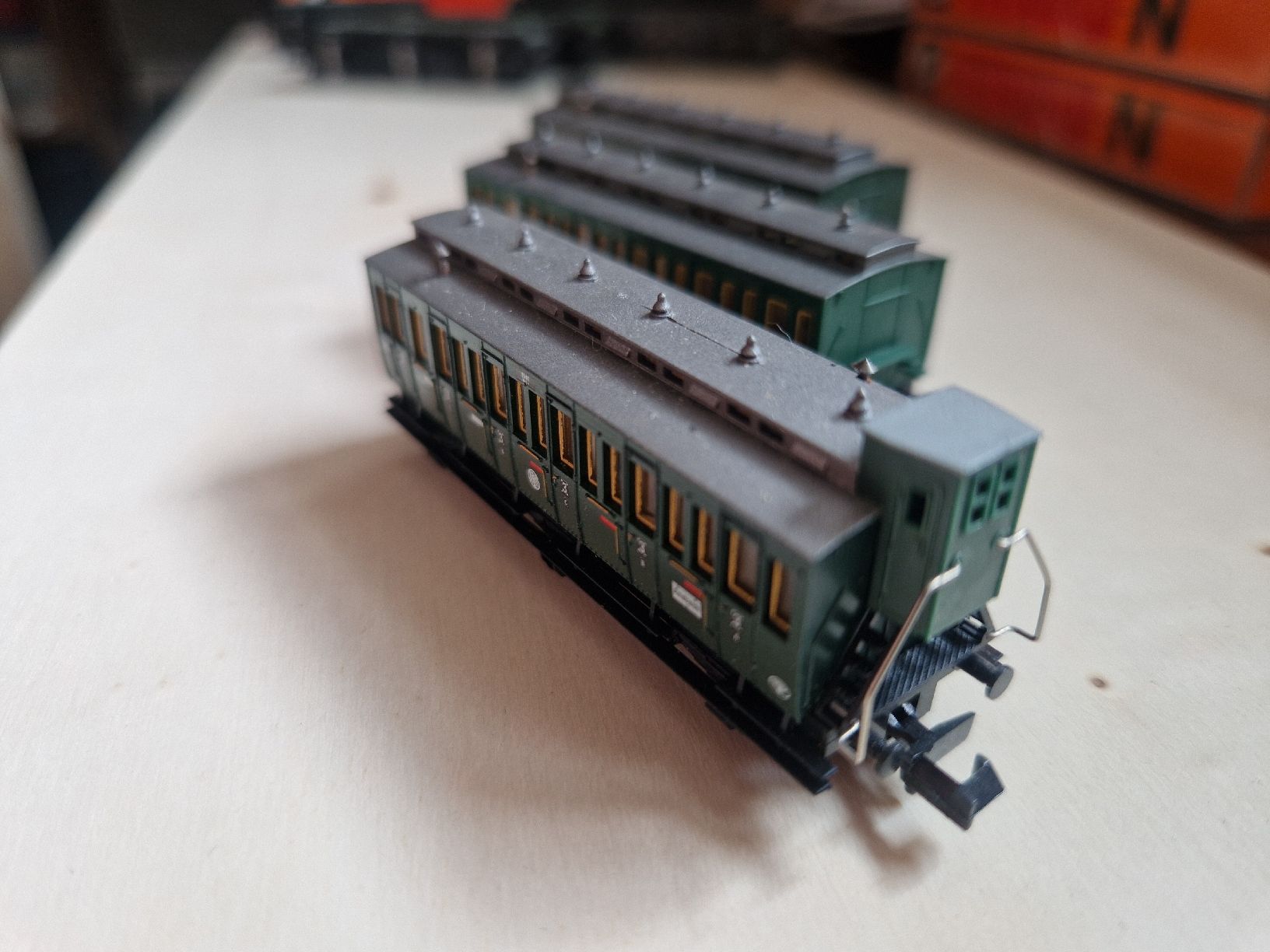 Modellini di ferrovie: 3 wagons voyageurs  – Usato da Neuchâtel venduto da allen07 1