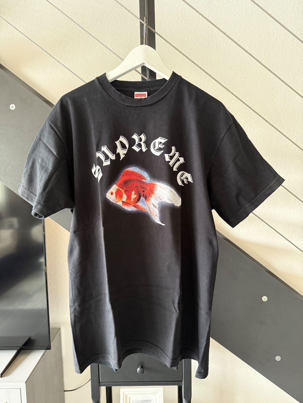 Supreme T-shirt: Supreme Sasquatchfabrix Goldfish Tee – Usato da Worb venduto da le_castor