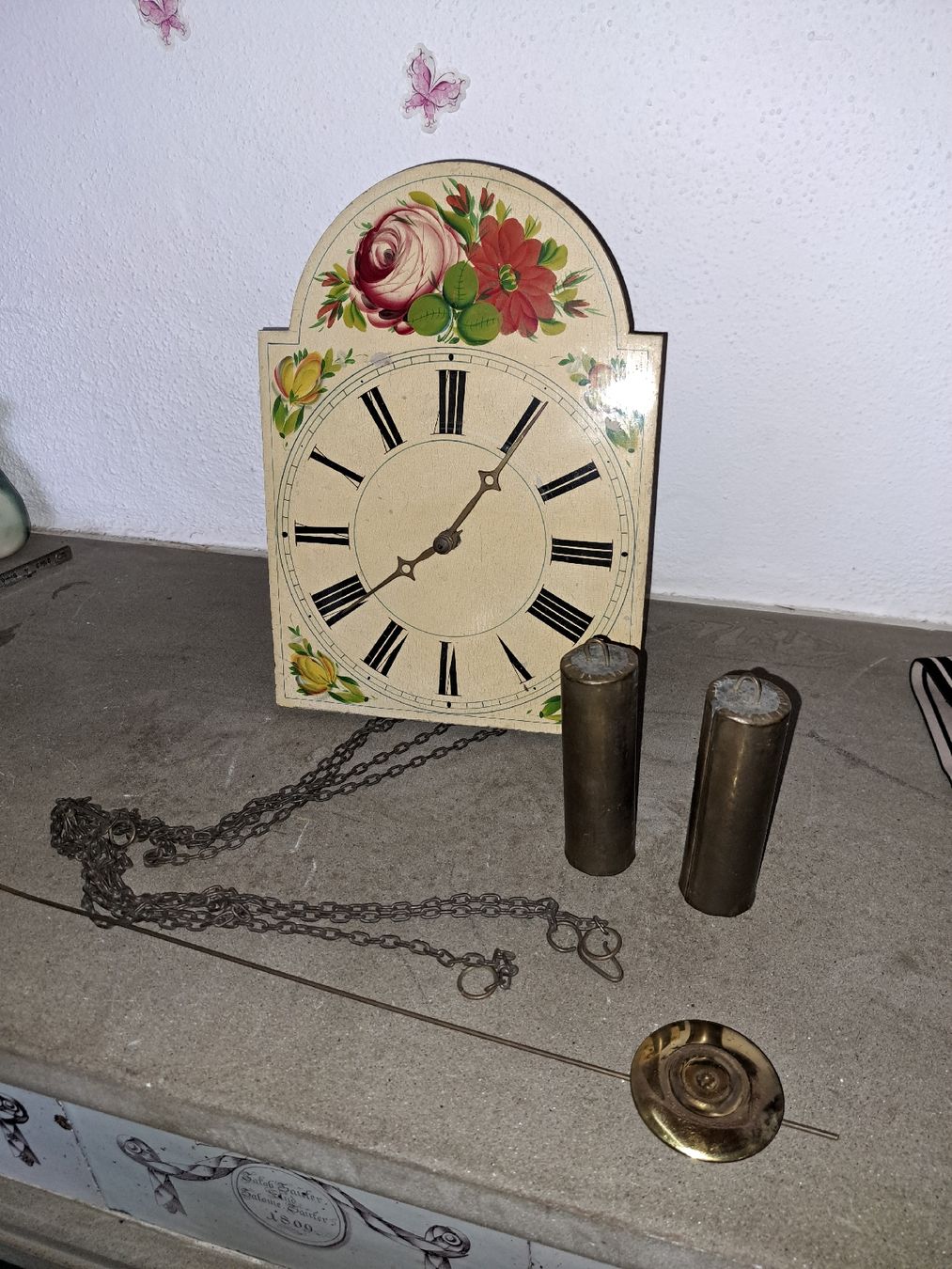 Montres: Antike Wanduhr mit Blumenmalerei,  – D'occasion à Kölliken par Upcycling-by-Mc-TAM
