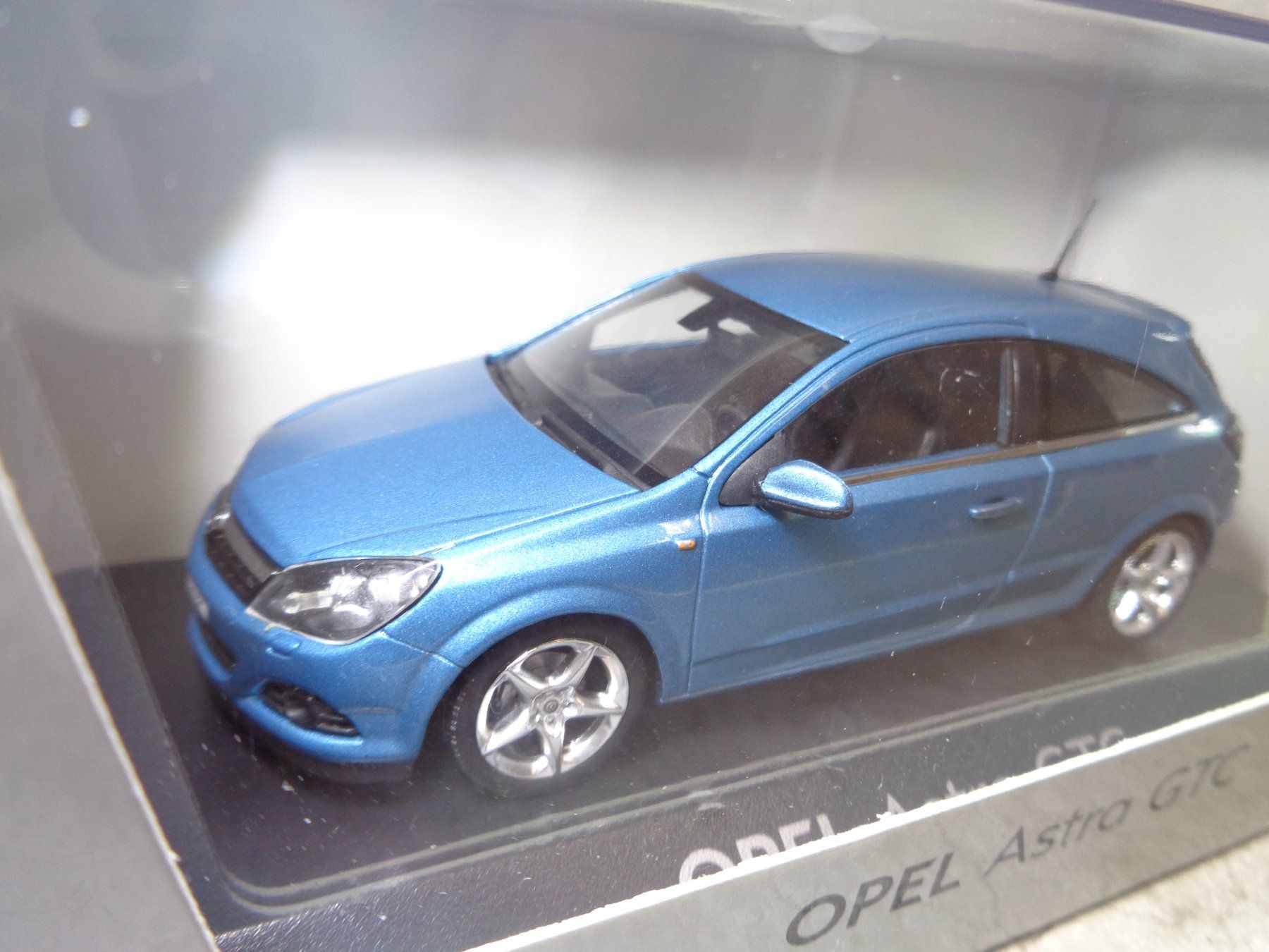 Opel Modellini d'auto: Minichamps 1:43 Opel Astra GTC – Usato da Reconvilier venduto da rallycar 1