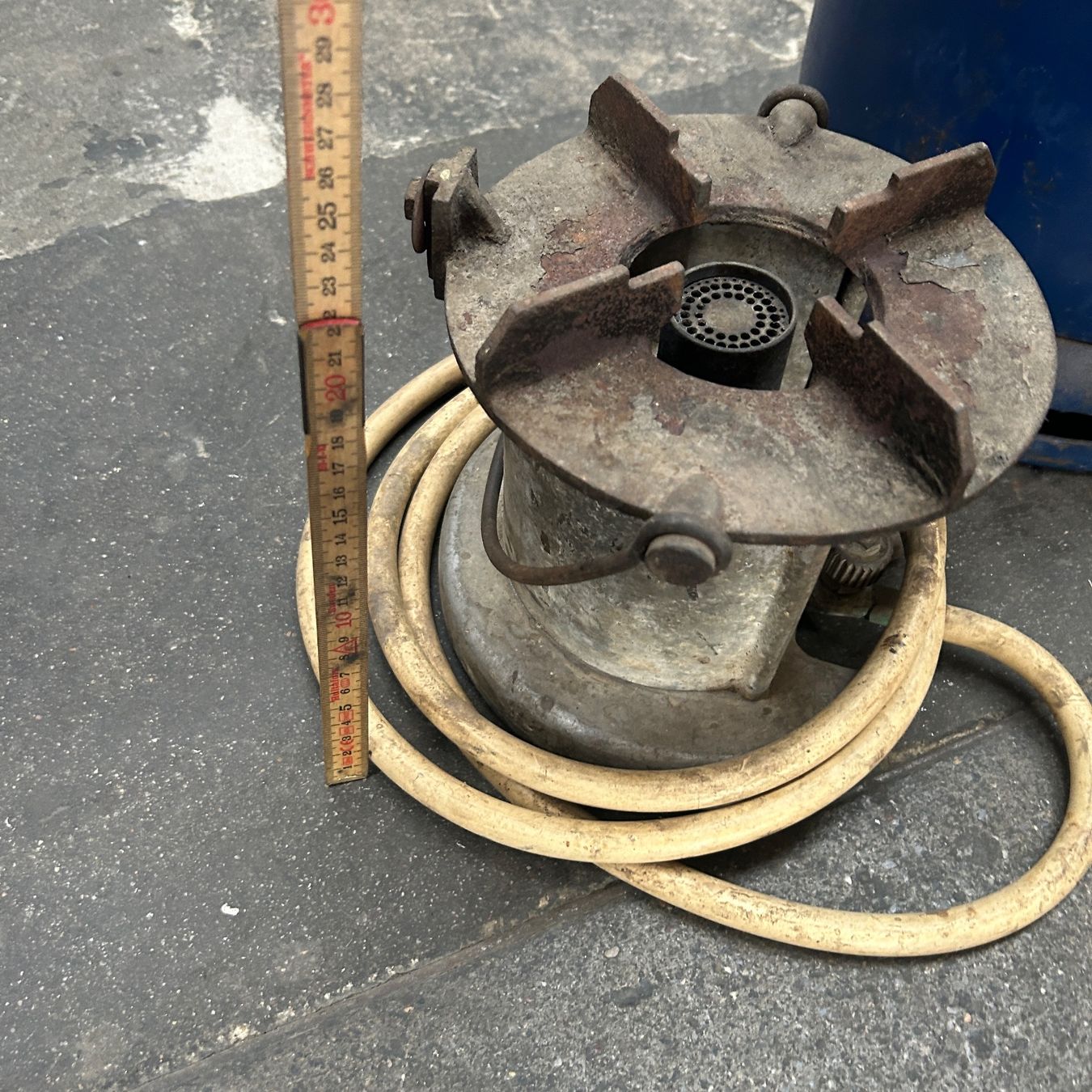 Apparecchiature e tecnologia a gas: Gasbrenner Röscho mit leerer Gasflasche – Usato da Untersiggenthal venduto da sinamoll 5