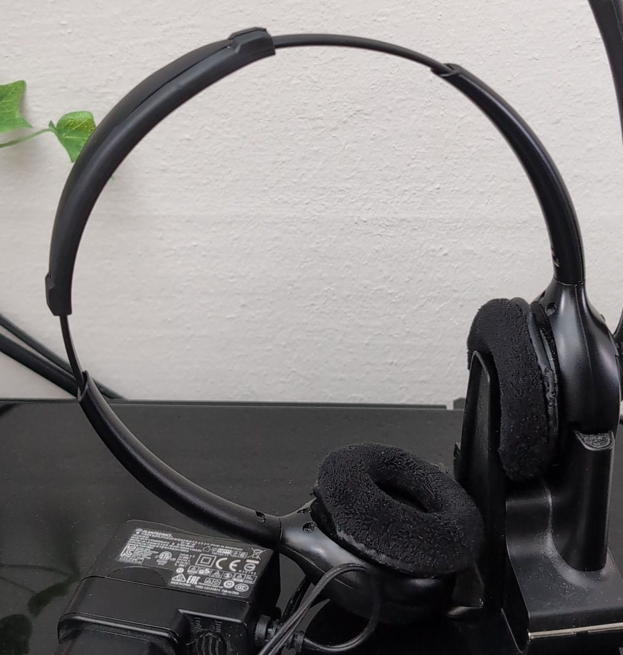 Plantronics Cuffie: Plantronics Savi Wireless Headset mit USB dongle – Usato da Zürich venduto da GREENaudio