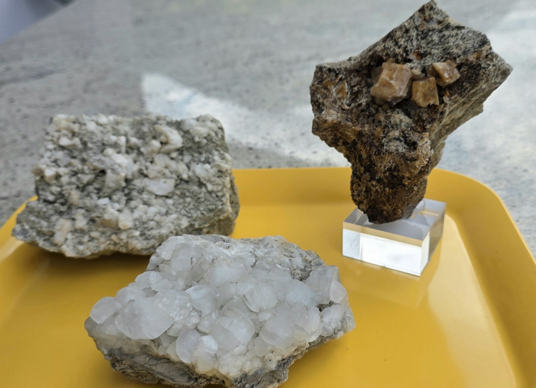 Minerali & Pietre curative: Periklin mit Apatit / Adular / Calzit  – Usato da Glis venduto da nbu_65ys