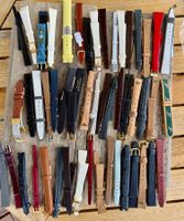 Konvolut von 50 Uhrenarmbändern Damen