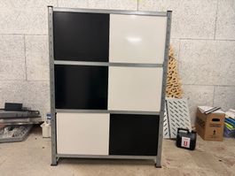 Kleines ERREX Design-Regal