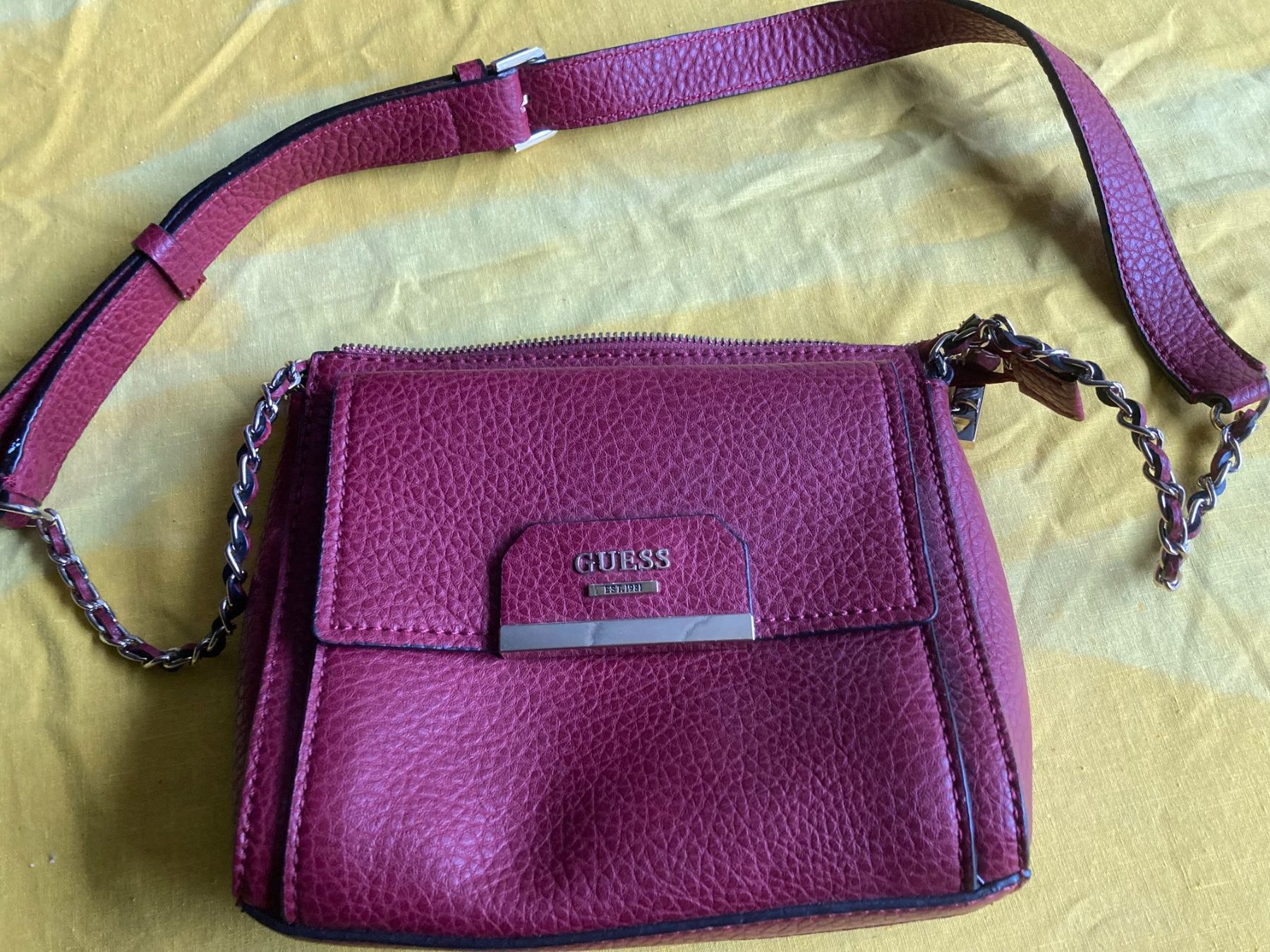 Borse da donna: Guess Handtasche, Bordeaux, Kunstleder – Usato da Wangs venduto da pizbar