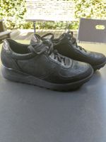 schwarze Halbschuhe
