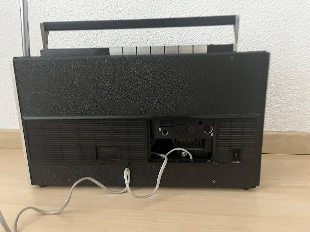 Radio: Grundig Satellit 1000 – Difettoso da Wichtrach venduto da Honduras 4