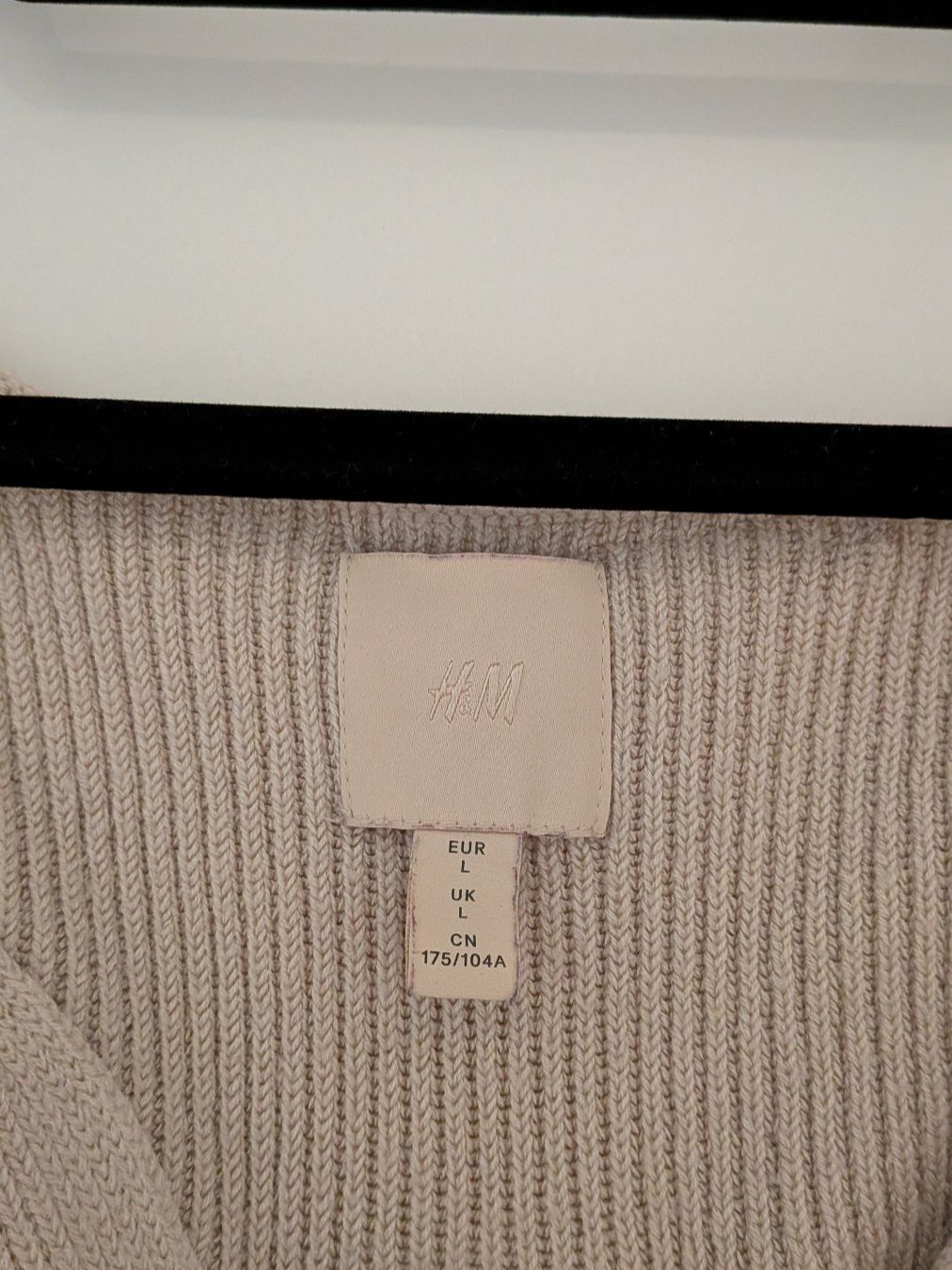 H&M Maglioni & Felpe: H&M Edler Strickpullover Beige mit V-Ausschnitt – Usato da Birmensdorf ZH venduto da Nebuliane 3