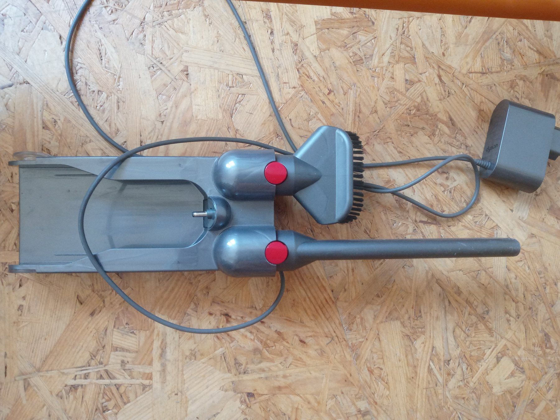 Dyson Staubsauger & Zubehör: Dyson V10 Staubsauger – Gebraucht aus Prez-vers-Siviriez von Monija70 1