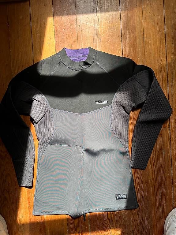 Pullover & Sweatshirts: pull en Néoprène  – Gebraucht aus Genève von mapayo