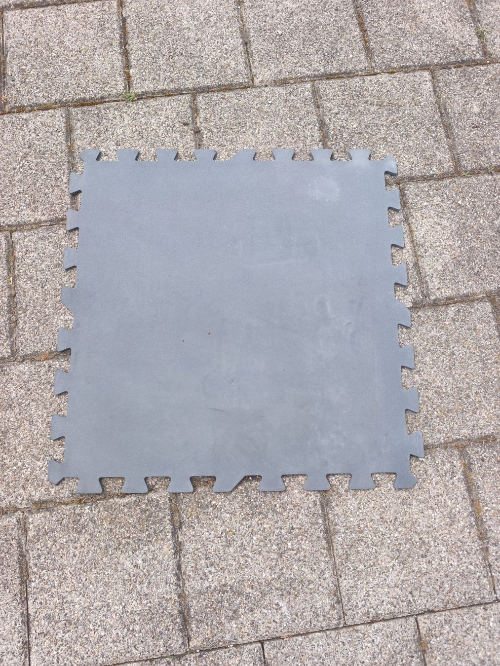 Rivestimenti per pavimenti: Pool  /  Bodenschutzplatte 50 X 50 Grau – Usato da Niederwil SG venduto da Thaliban