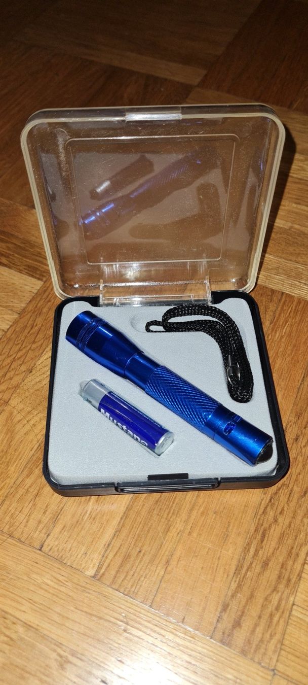 Lampade: Taschenlampe & Batterie & Box – Nuovo e nell'imballaggio originale da Liestal venduto da Shelby787