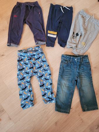 5 Hosen Gr. 86