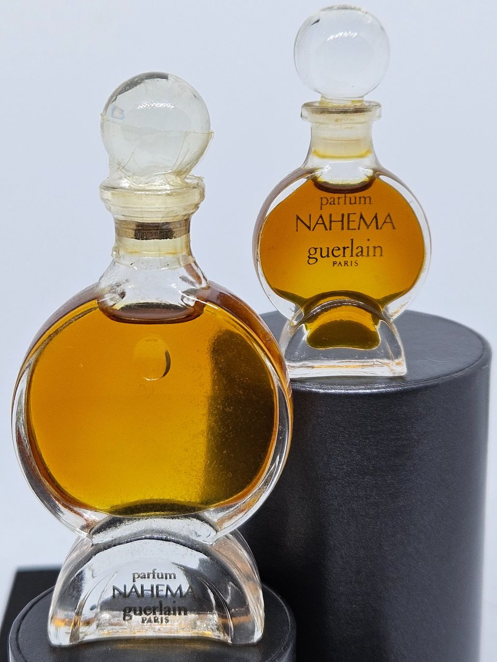 Guerlain Profumi & Eau de Toilette: Guerlain Nahema parfum 7.5ml extrait et 2ml extrait Guerlain – Nuovo (secondo la descrizione) da Romanel-sur-Lausanne venduto da delaforet