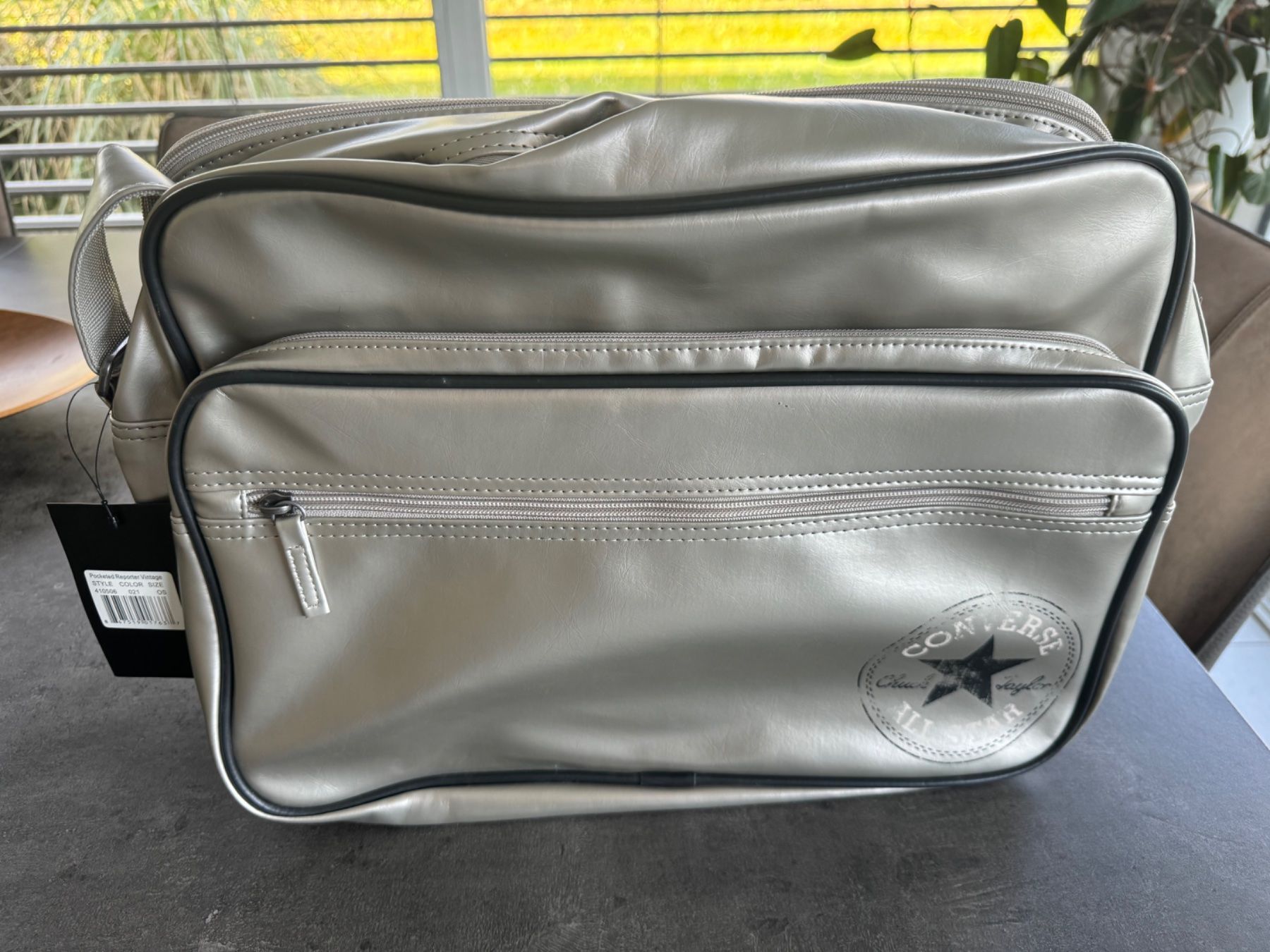 Converse Taschen: Converse Umhängetasche / Shoulder Bag silbergrau – Neu und originalverpackt aus Rorbas von binajas 1