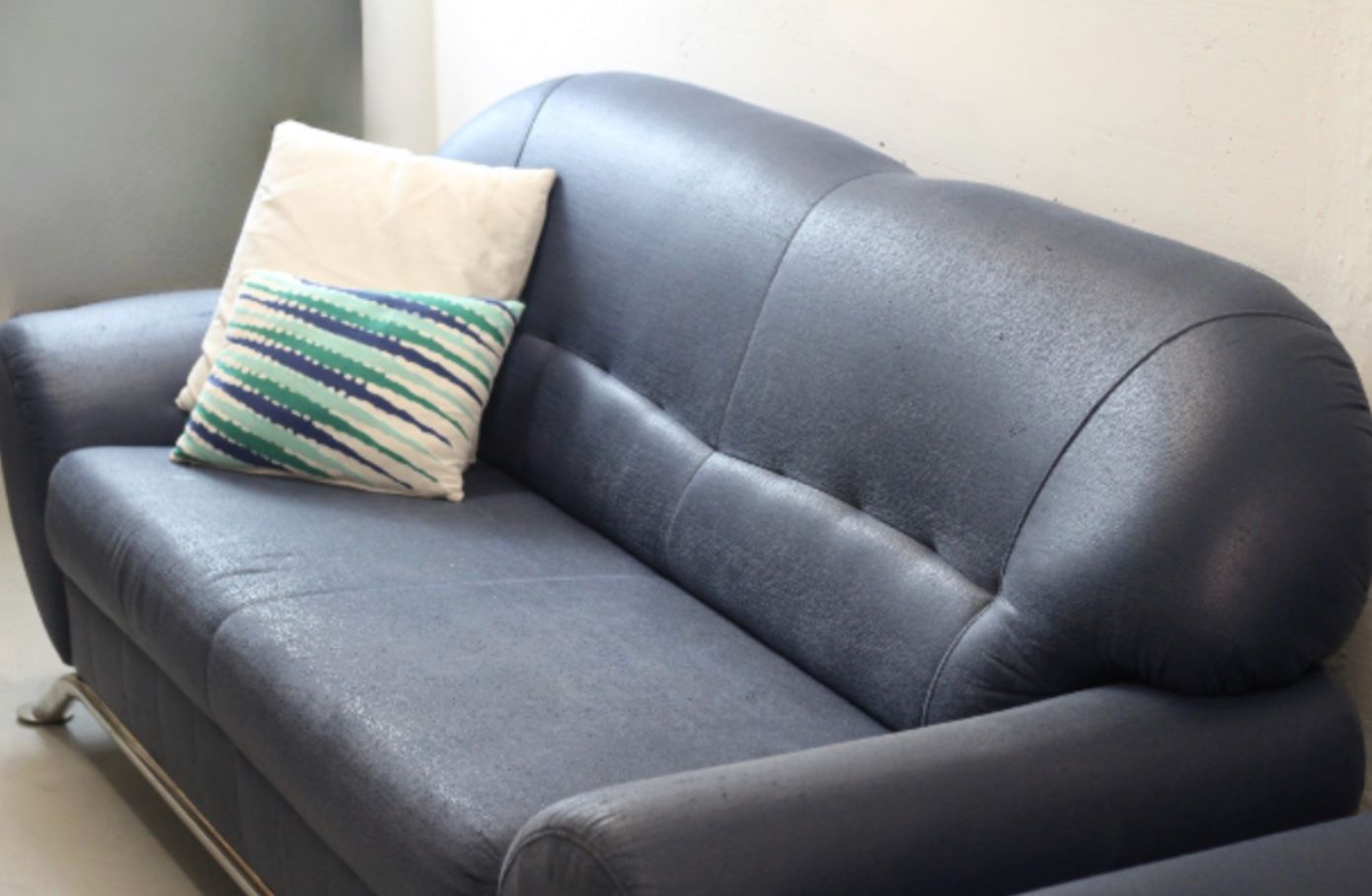 Sofas: 2 - Sofa dunkelblau Kunstleder – Gebraucht aus Zürich von con_pz52
