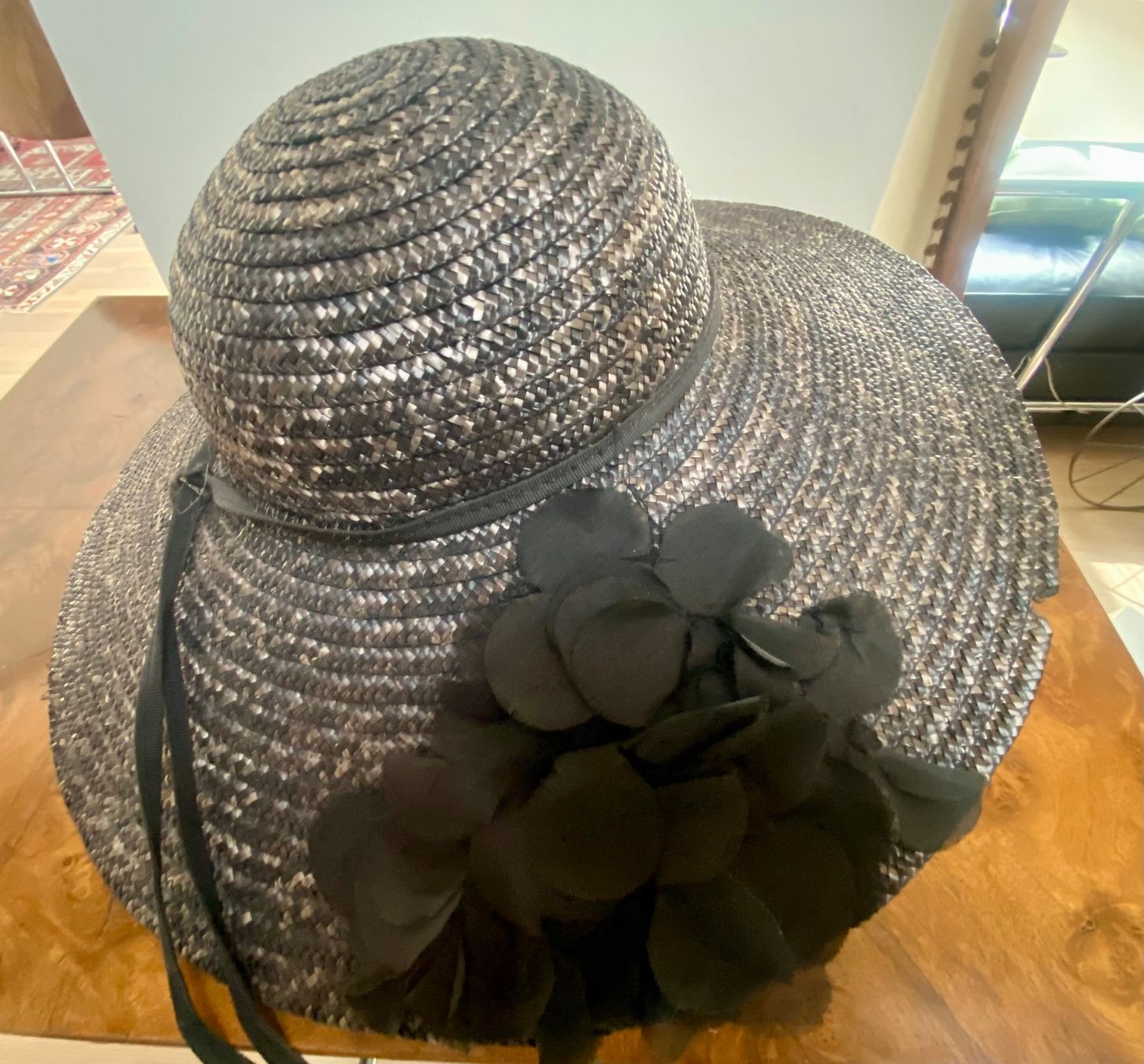 Hüte, Mützen & Caps: Sommerlicher Damenhut, schwarz mit Blumen, – Gebraucht aus Uster von Koralle6 2