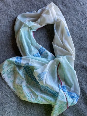Bedruckter  Schal mit Indischem Muster Versandkosten bezahlt
