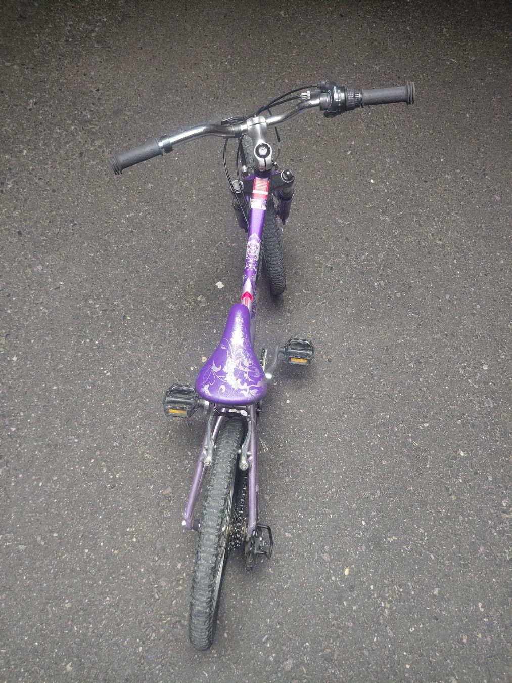 Specialized Biciclette: Specialized 20" kinder velo – Usato da Menziken venduto da ZiolkowskiAutomotive 2