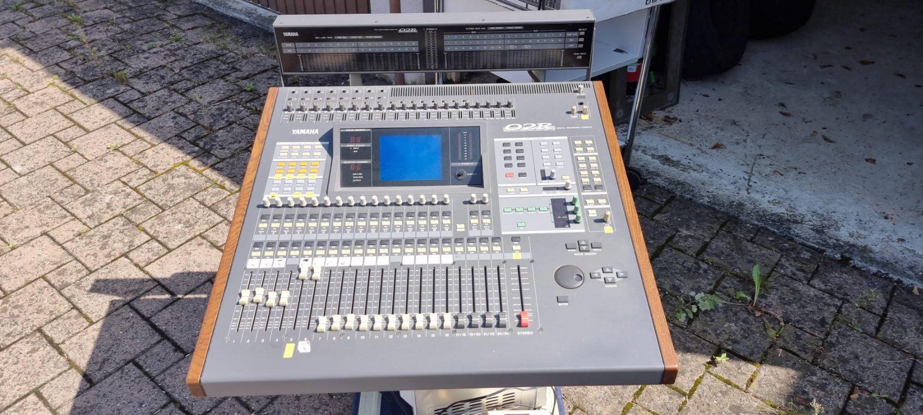 Yamaha Console di mixaggio: Yamaha O2R + Meterbridge + 2x AES/EBU CD8-AE – Usato da Thörigen venduto da Birrer78
