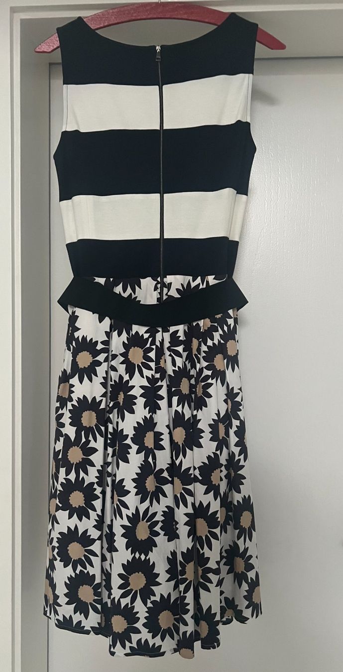 Marc Cain Robes: Kleid MARC CAIN gestreift Blumenmuster Grösse 36 – D'occasion à Ruggell par artemis56 1