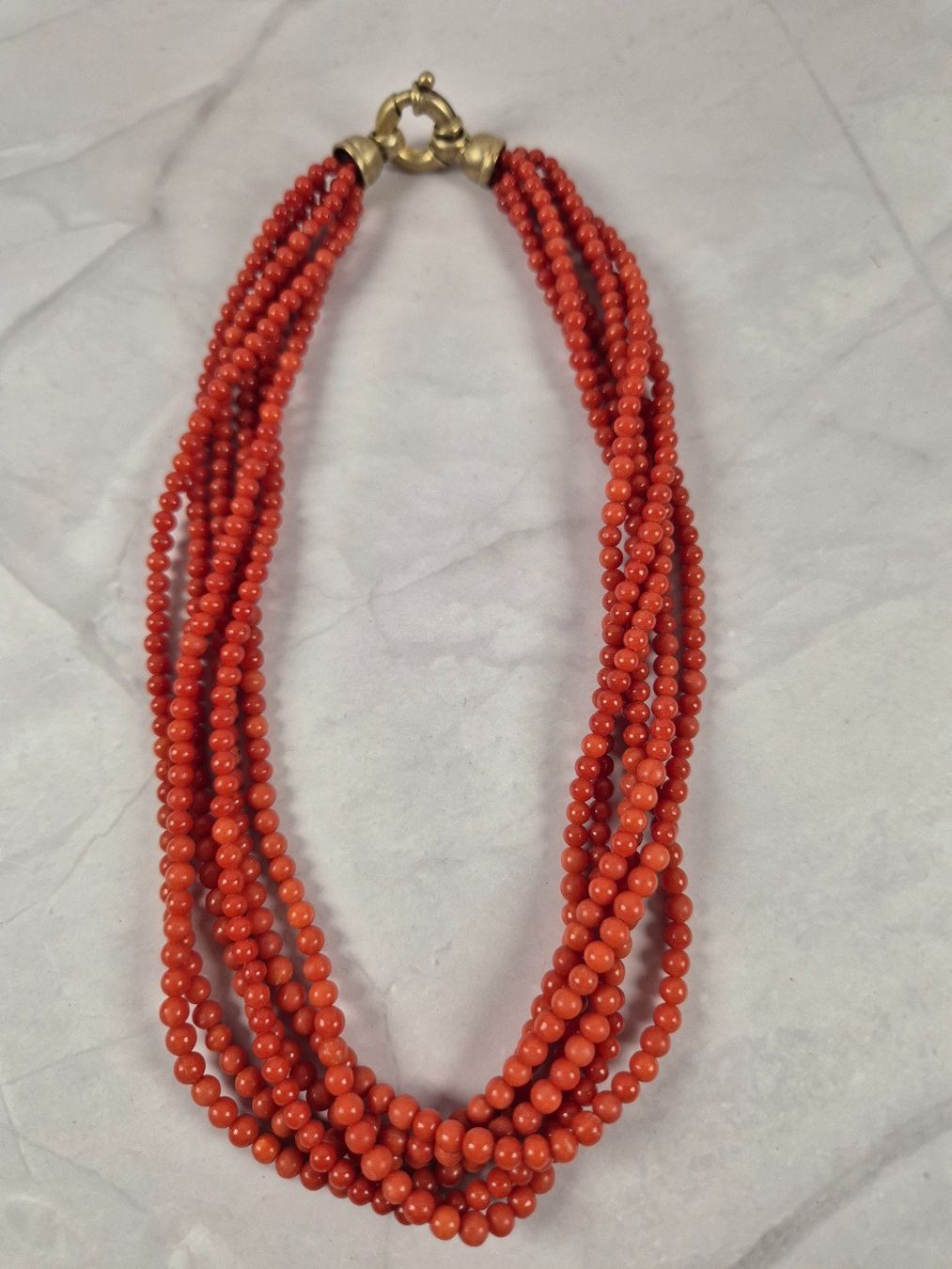 Catenine: Collier ancien composé de plusieurs rangs de corail rouges – Nuovo (secondo la descrizione) da Sugnens venduto da Madteus82