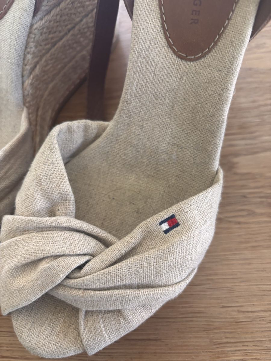 Tommy Hilfiger Scarpe da donna: Sandale Hilfiger Gr.37 – Usato da Luzern venduto da sumsili 1