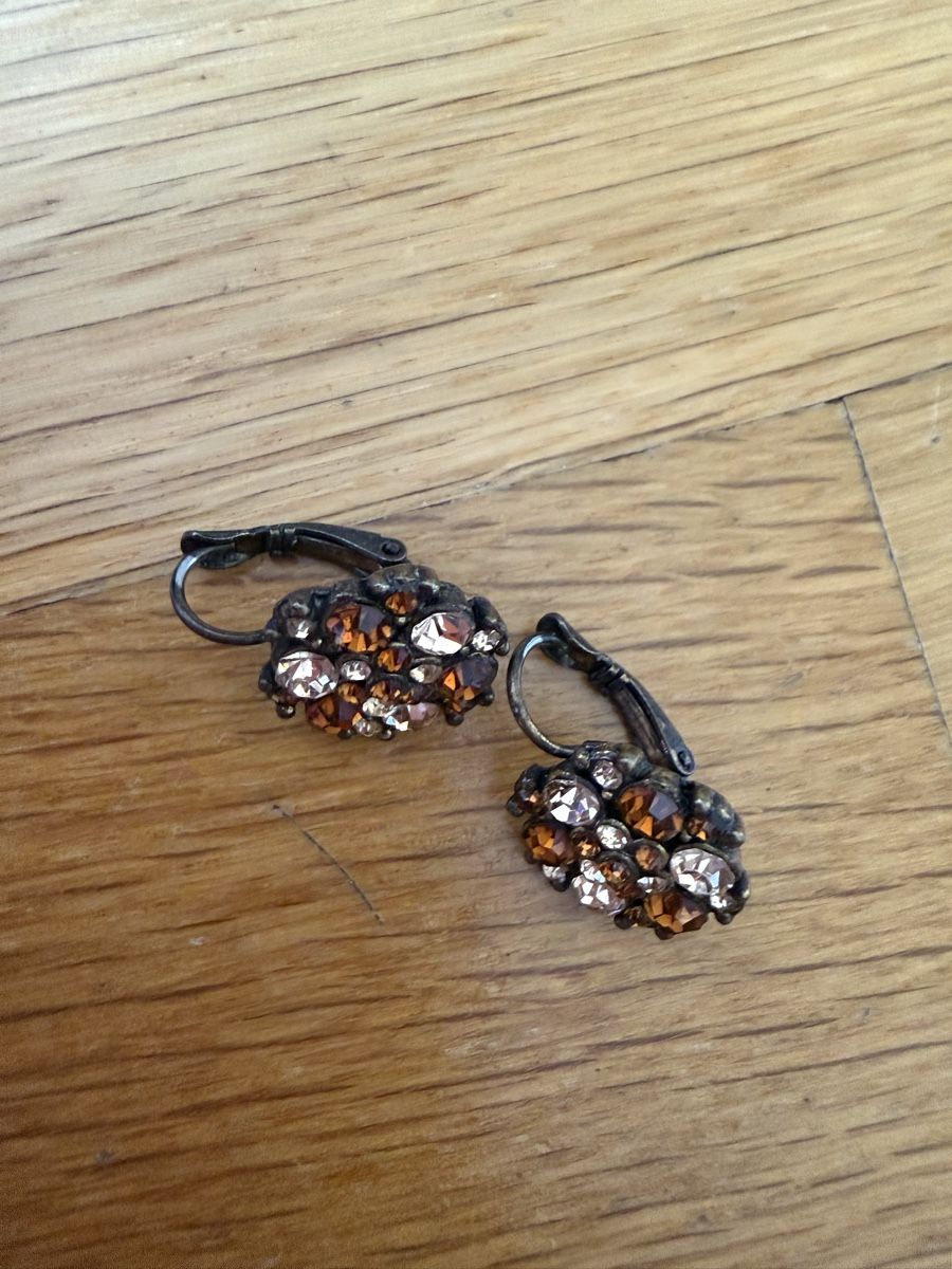 Ohrringe & -stecker: Ohrringe Blumenmuster braun beige Strass modisch – Gebraucht aus Richterswil von cobruetsch 1