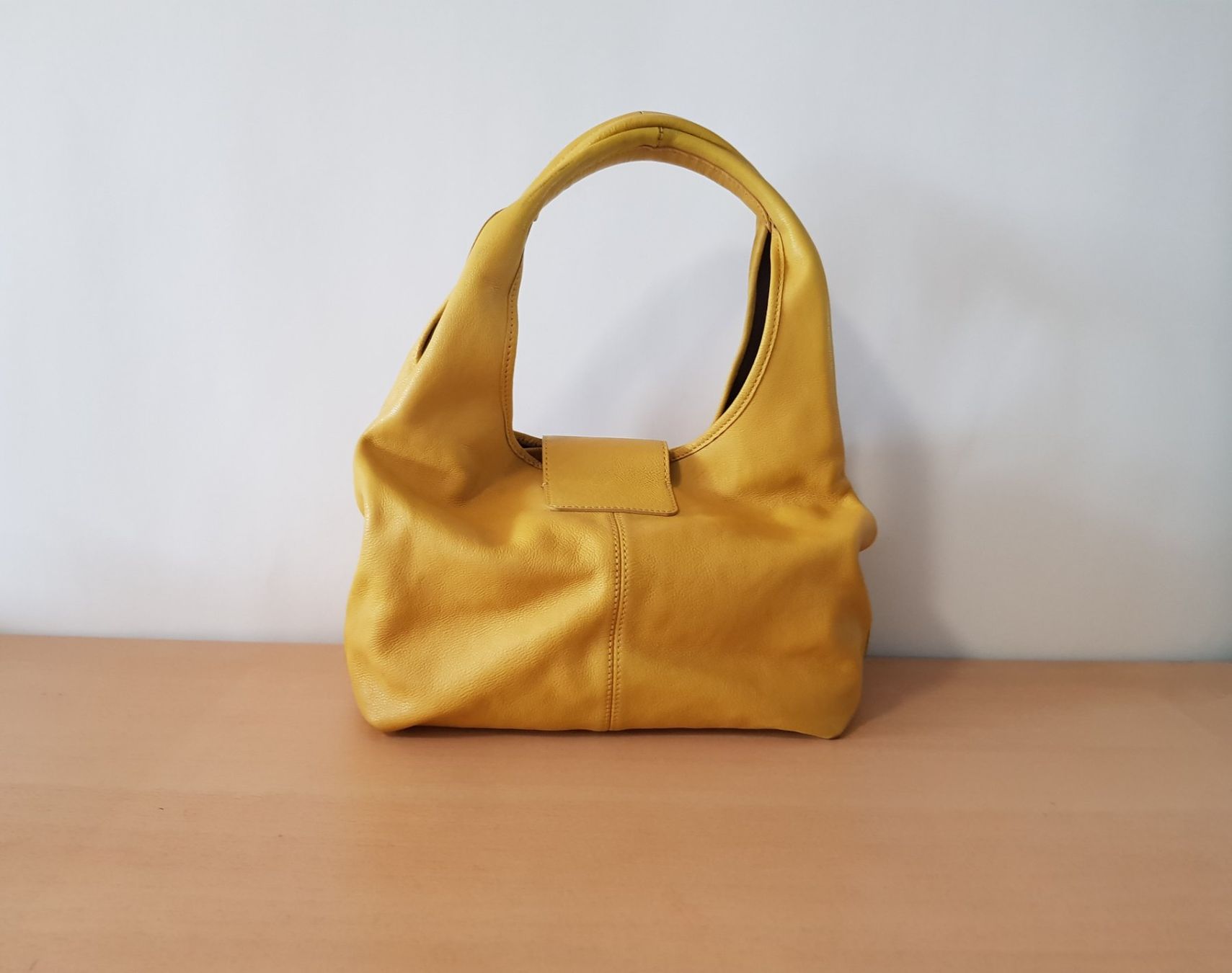 DKNY Taschen für Damen: DKNY Leder Handtasche Gelb – Gebraucht aus Basel von Birs868 3