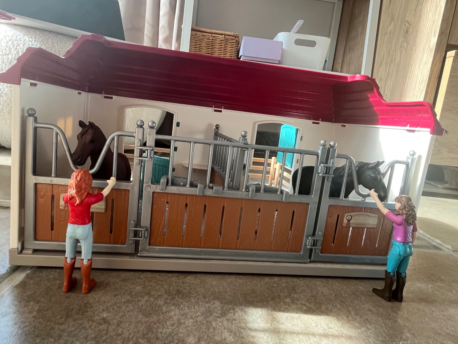 Schleich Giocattoli: Schleich Pferdehaus und Stall – Usato da Zürich venduto da Nellyliva01 7