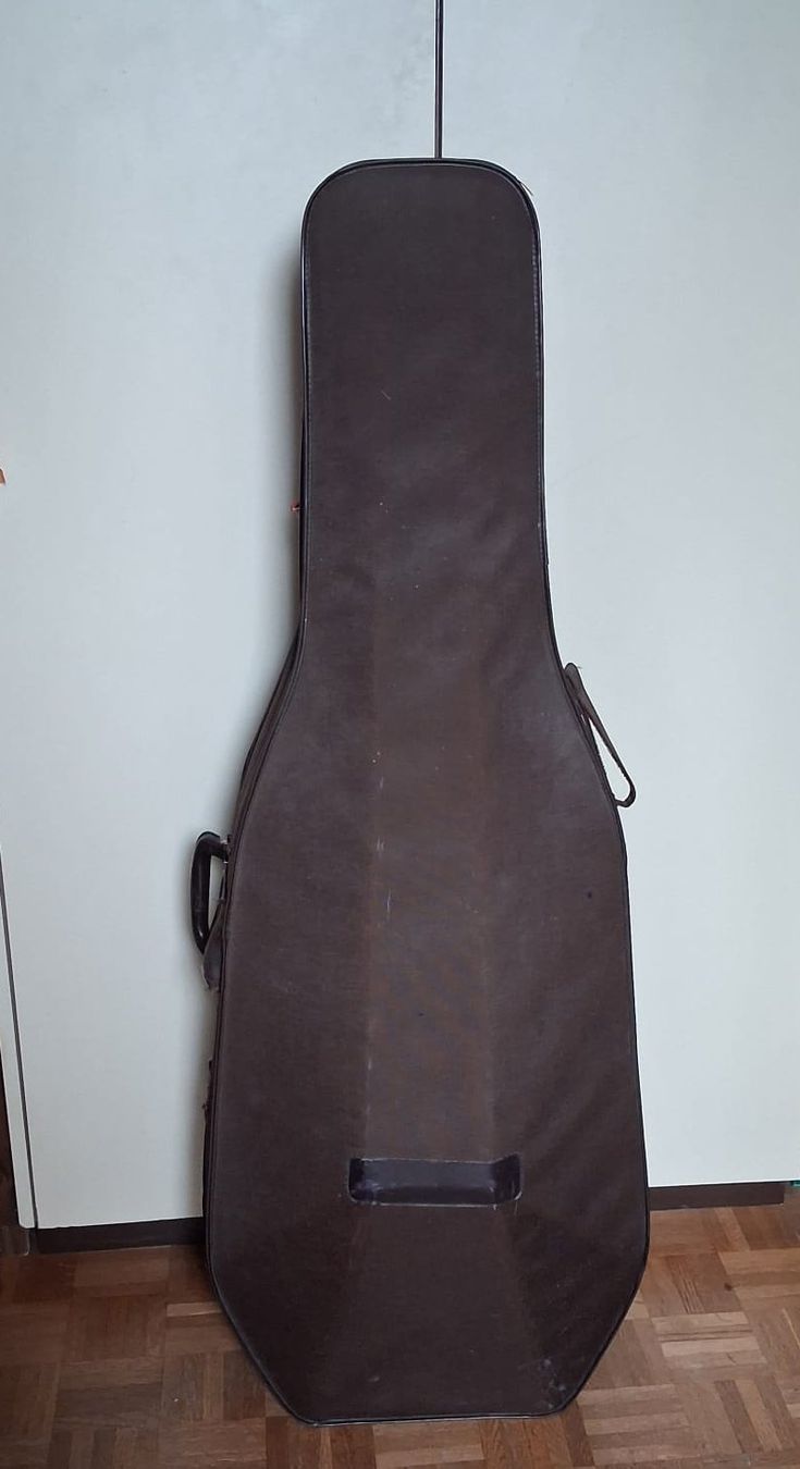 Strumenti musicali: Coffre de transport rigide pour violoncelle 4/4 – Usato da Grolley venduto da abo_nf9n
