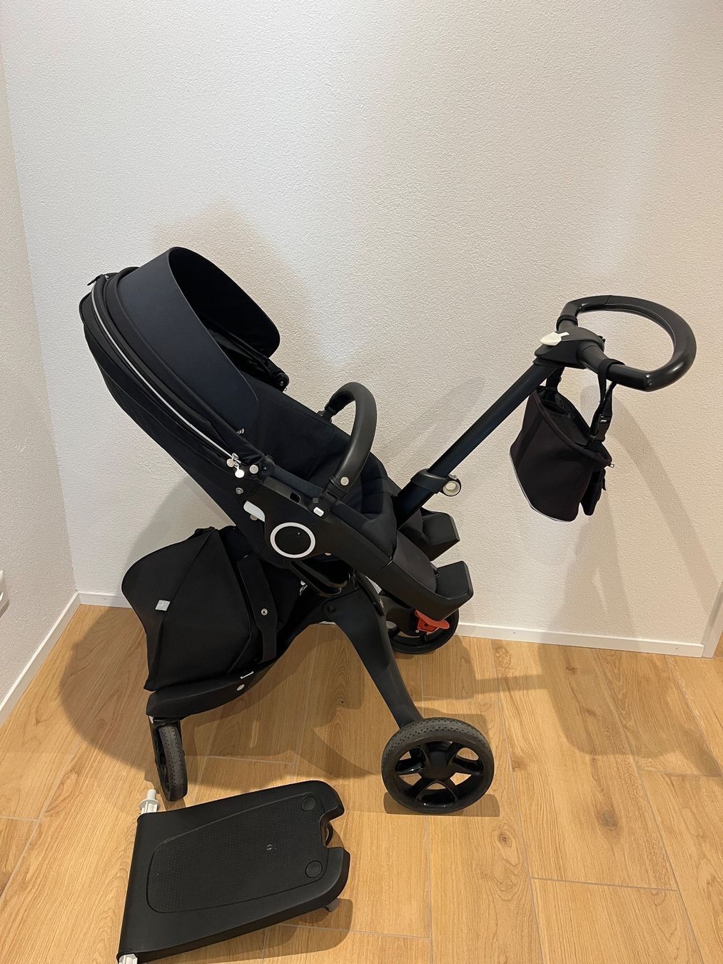 Stokke Poussette: Stokke Xplory V6 schwarz – D'occasion à Sennhof par Dealmonster 3
