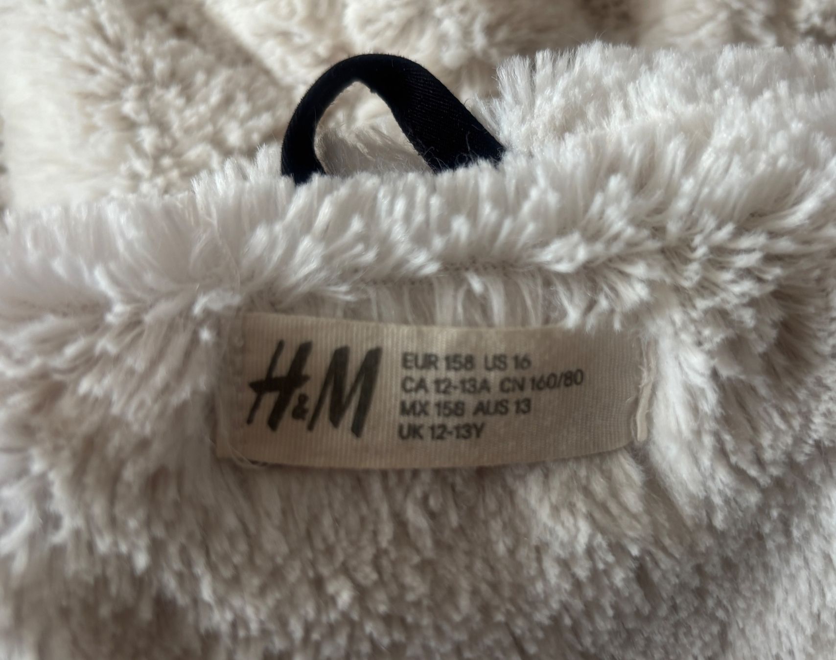 H&M Vestes & Manteaux: Schwarze Winterjacke Gr. 158 – D'occasion à Stäfa par Protea3 3